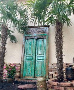 antike Tür als Dekoration